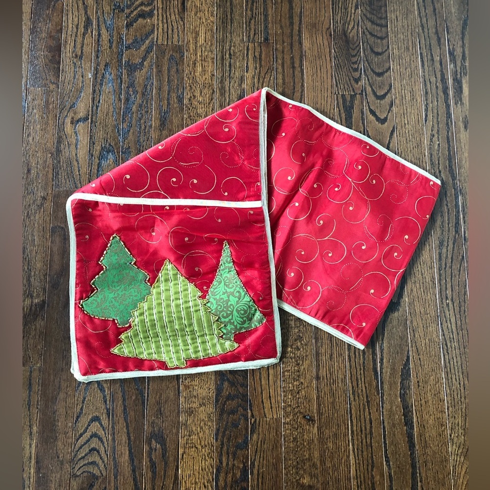 Pier 1 Imports 13”x72” Red/Gold/Green Christmas Tree Appliqué Table Runner - EUC